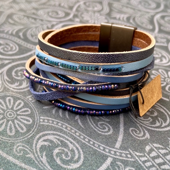 Lizou Bracelet - Picture 8 of 8